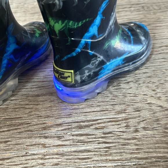 light up dino rain boots - Picture 7 of 8